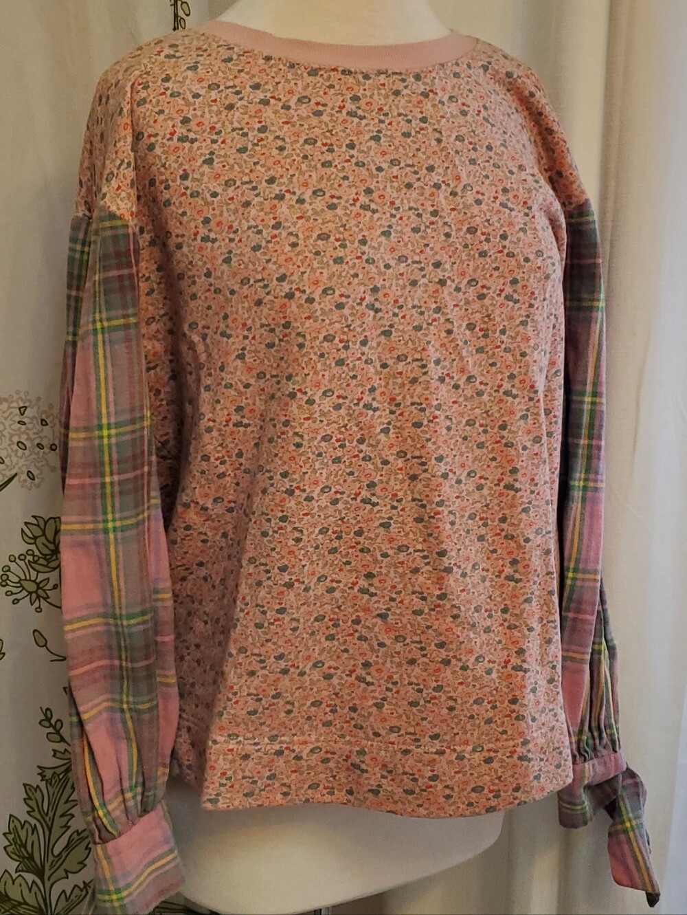 ivy jane Pink Floral Lightweight Sweater with Plaid Sleeve Detail